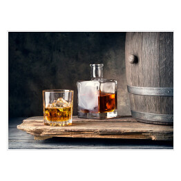 Plakat Szklanka whisky z karafką lodową i beczką