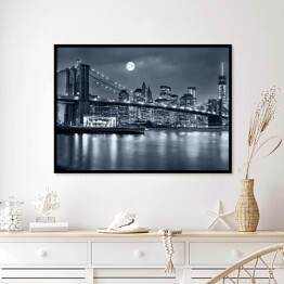 Plakat w ramie Nocna panorama z Nowego Jorku z księżycem na niebie