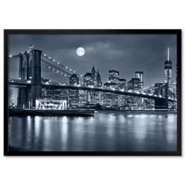 Plakat w ramie Nocna panorama z Nowego Jorku z księżycem na niebie