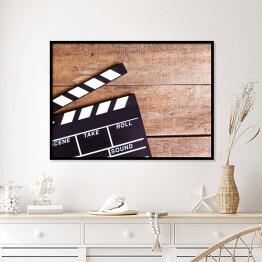 Plakat w ramie Klapy do filmu na drewnie - ilustracja