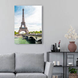 Obraz na płótnie Wieża Eiffla i most nad Sekwaną w Paryżu w słoneczny dzień