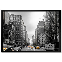 Plakat w ramie Żółte taksówki w Upper West Site of Manhattan, Nowy Jork