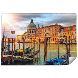 Fototapeta samoprzylepna Wenecja - kanały przy zabytkowych budynkach