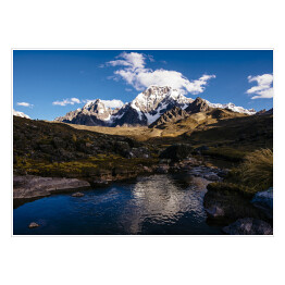 Plakat samoprzylepny Rzeka w Cordillera Vilcanota ze szczytem Ausangate, Peru, Ameryka Południowa