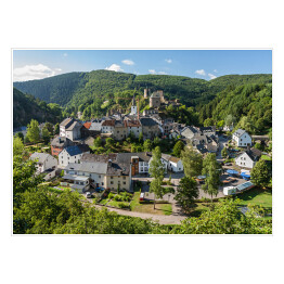 Plakat samoprzylepny Widok z lotu ptaka na urokliwe miasteczko Esch-Sur-Sure w Luksemburgu