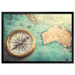 Plakat w ramie Stary kompas na kolorowej vintage mapie