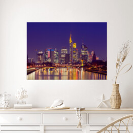 Plakat samoprzylepny Panorama Frankfurtu nocą z widokiem na drapacze chmur w centrum miasta
