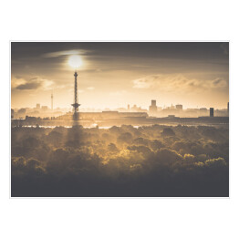 Plakat Wieża telewizyjna w Berlinie i wieża radiowa o wschodzie słońca