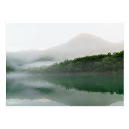 Plakat samoprzylepny Góry i las w mglisty, deszczowy dzień