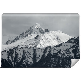 Fototapeta Śnieżne pasmo górskie w Indiach