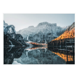 Plakat samoprzylepny Łódka na Jeziorze Braies w Górach Dolomitach, Włochy