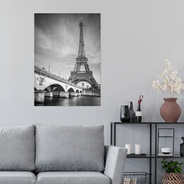 Plakat Francuska podróż. Czarno biała fotografia most i Wieża Eiffla