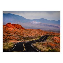 Plakat Otwarta droga w czerwonym skalistym pustynnym terenie 