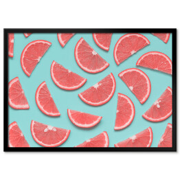 Plakat w ramie Plastry różowych pokrojonych owoców tropikalnych - kompozycja otwarta