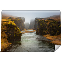 Fototapeta winylowa zmywalna Islandzka rzeka wśród skał