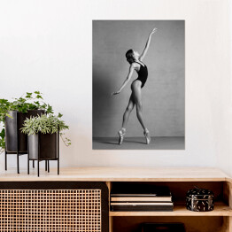 Plakat Ballerina w pointe shoes taniec w czarnym stroju