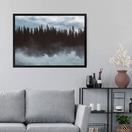 Obraz w ramie Mroczny las nad jeziorem we mgle