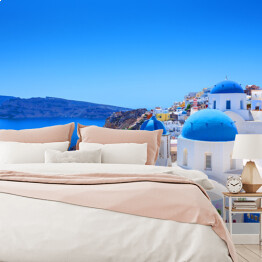 Fototapeta samoprzylepna Wioska Oia w Santorini - charakterystyczny grecki krajobraz