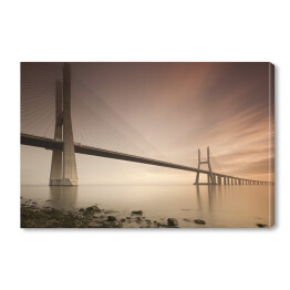 Obraz na płótnie Portugalski most Vasco da Gama w beżowych barwach