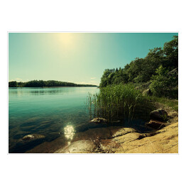Plakat Piękne wybrzeże z połyskującą taflą jeziora