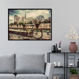 Plakat w ramie Rower na paryskiej ulicy, z Katedrą Notre Dame w tle, Francja