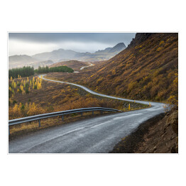 Plakat Kręta droga w górach jesienią
